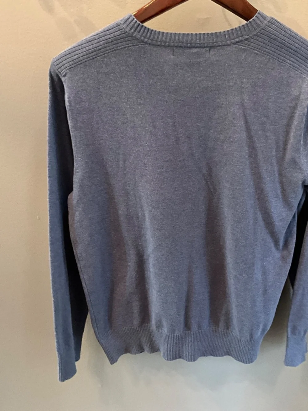 Banana Republic blue fine cotton V neck sweater, M